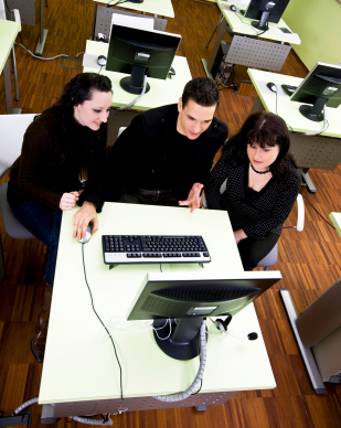 Visual for Evaluation of E-Learning Web Sites Using Fuzzy Axiomatic Design Based Approach